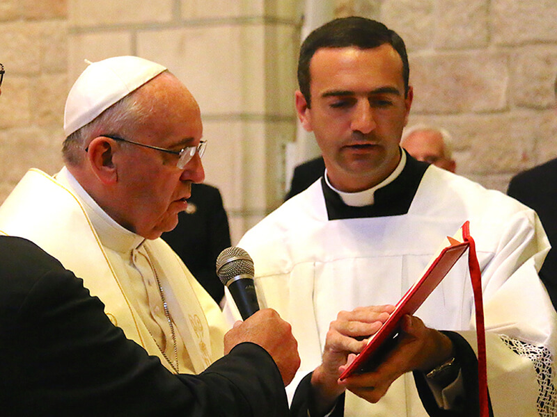 Avec le pape François lors de sa visite à Notre-Dame de Jérusalem en 2014 